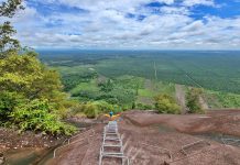 Memacu Adrenalin di Jalur Pendakian Via Ferrata Bukit Kelam