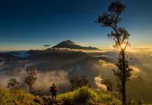 Menyaksikan Keindahan Sunrise di Sembalun dari Bukit Nanggi