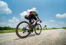 Tips Bersepeda di Medan Kerikil untuk Petualangan Gravel Pertamamu