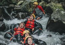 Petualangan Seru Menyusuri Sungai di Cikadongdong River Tubing