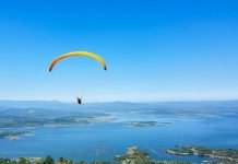 Terbang Bebas di Langit Biru, Sensasi Paralayang di Puncak Joglo, Wonogiri