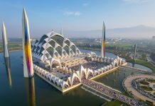 Menyambut Bulan Suci dengan Wisata ke Masjid-masjid Berarsitektur Unik di Jawa