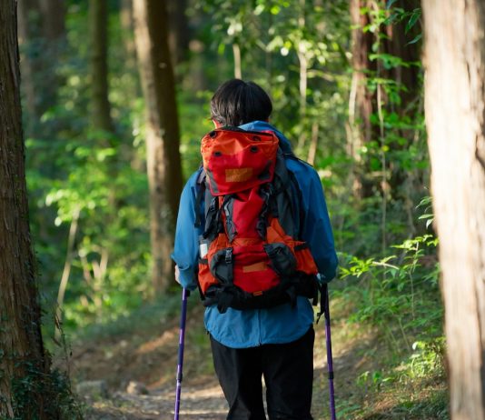 Jangan Ragu Menjelajah Sendiri, Simak Tips Solo Hiking Berikut!