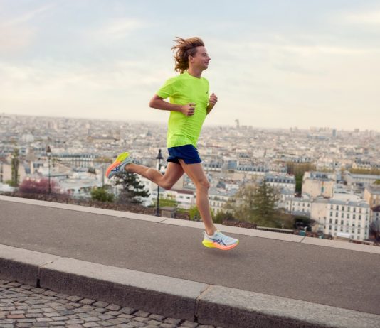 ASICS Rilis Sepatu Superblast 2 dengan Teknologi Terbaru untuk Lari Lebih Maksimal