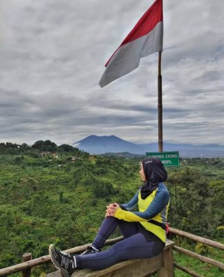 Menjelajahi Gunung Ciung, Destinasi Pendakian Santai di Sentul Bogor